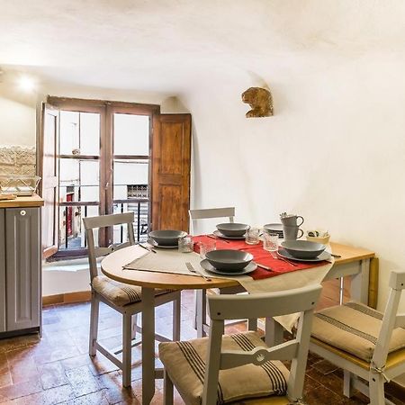 Lyon Apartment Anfiteatro Square, Лукка Экстерьер фото