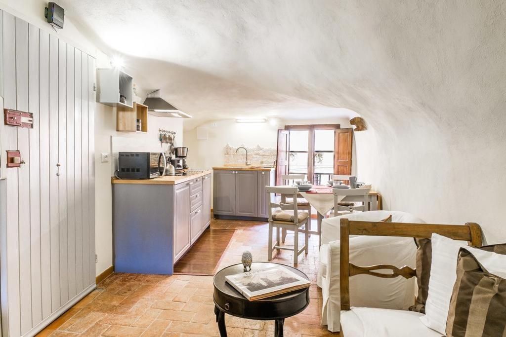 Lyon Apartment Anfiteatro Square, Лукка Экстерьер фото