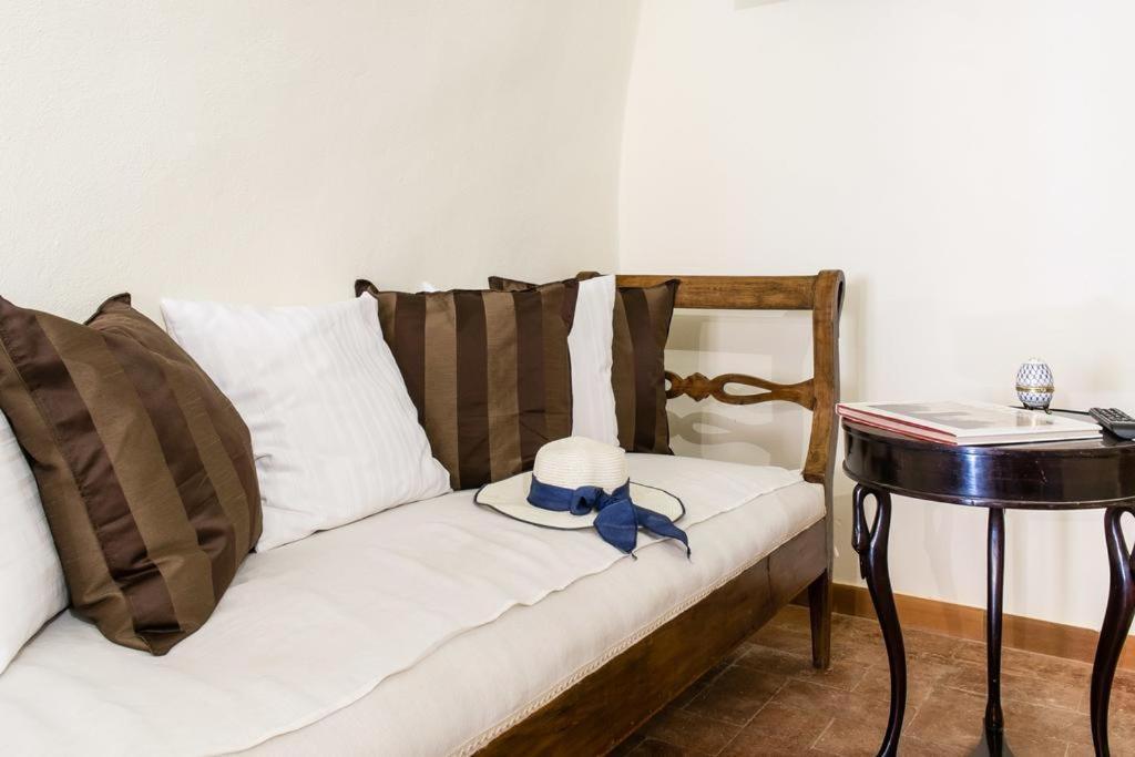 Lyon Apartment Anfiteatro Square, Лукка Экстерьер фото