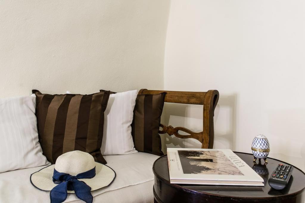 Lyon Apartment Anfiteatro Square, Лукка Экстерьер фото